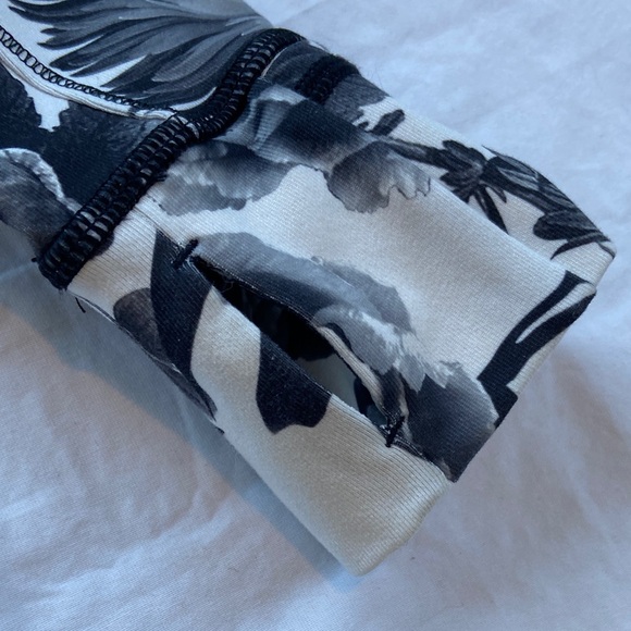 Lululemon Athletica Forme Jacket II White & Black Floral Design Womens Size 6 - Picture 7 of 9